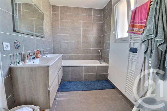 maison à louer - 4 pièces - 90.67 m2 - CHATEAU GAILLARD - 01 - RHONE-ALPES - Century 21 Christal Immobilier
