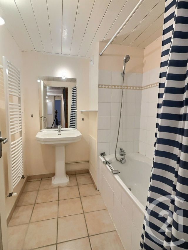 Appartement à louer - 3 pièces - 82.2 m2 - PONT D AIN - 01 - RHONE-ALPES - Century 21 Christal Immobilier