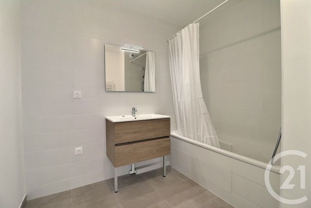 Appartement à louer - 2 pièces - 42.0 m2 - AMBERIEU EN BUGEY - 01 - RHONE-ALPES - Century 21 Christal Immobilier