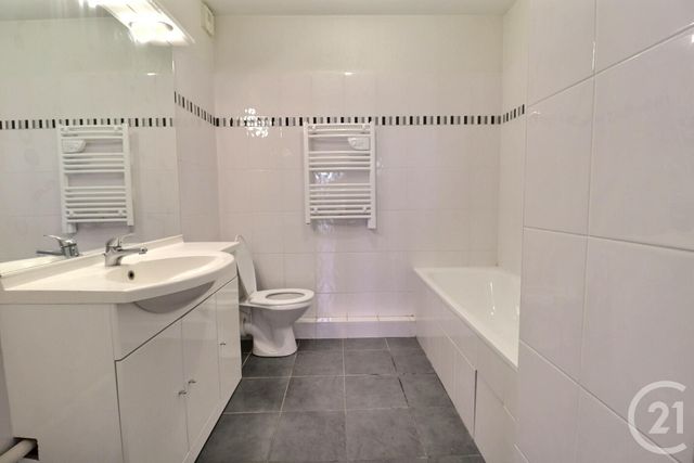 Appartement à louer - 2 pièces - 37.0 m2 - AMBERIEU EN BUGEY - 01 - RHONE-ALPES - Century 21 Christal Immobilier